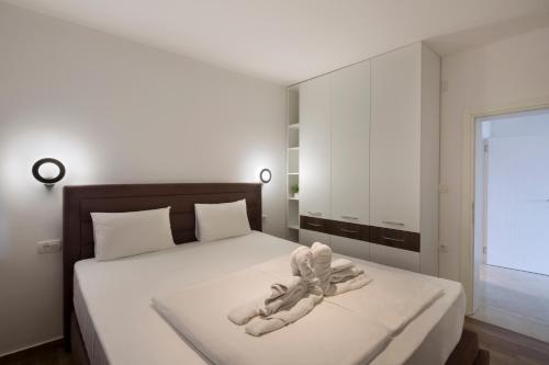 Una cama o camas en una habitación de Villa Lazy Hill