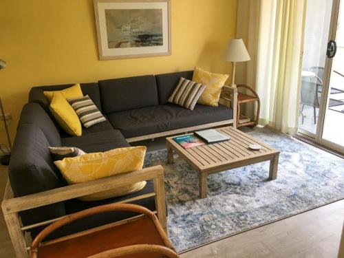 Ruang duduk di Beachfront 4