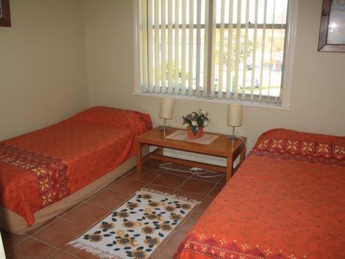 Ein Bett oder Betten in einem Zimmer der Unterkunft Slipways 4 of 1 Wharf Street Laurieton NSW 2443