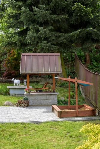a picnic table and a bench in a yard at Agroturistika - "Domeček u oveček" in Horní Těrlicko