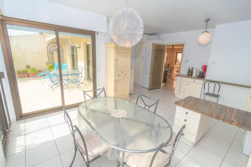 Cannes Stunning sea and old town view for our full comfort 3 BR with balcony by Olam Properties