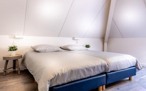 Llit o llits en una habitació de Bosrand Domburg