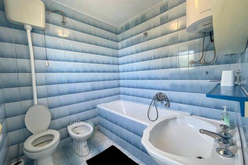 Ένα μπάνιο στο Holiday House Sea View