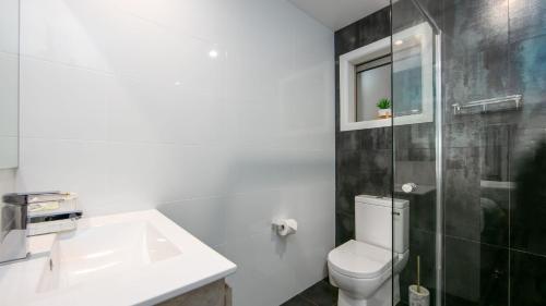 Ένα μπάνιο στο Moby Dick Waterfront Resort Motel