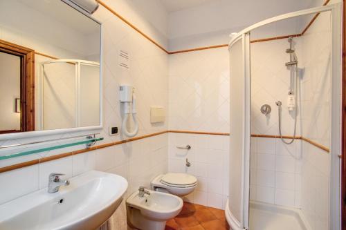 a bathroom with a sink and a toilet and a shower at PRIMAVERA GH in Rome