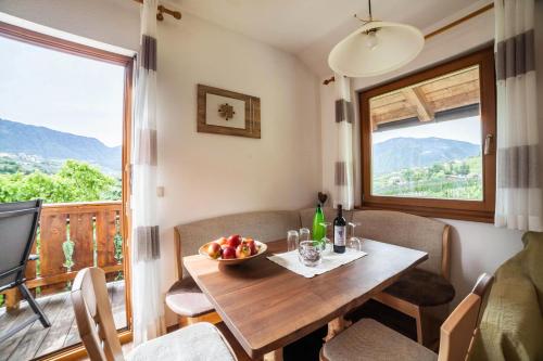 a dining room with a table and a large window at Langeshof Fewo Abendrot in Caines