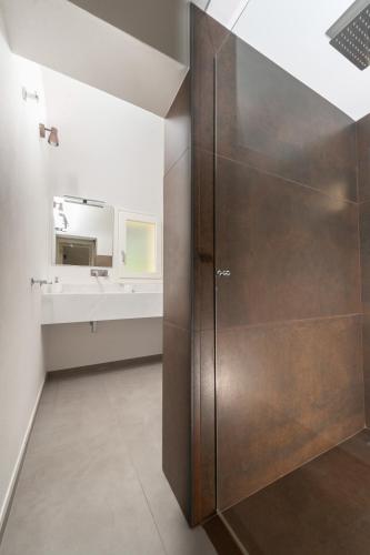 a bathroom with a shower stall and a sink at Carlo V - con piscina e giardino privati in Lecce