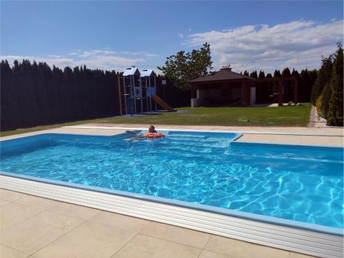 Apartamenty przy basenie blisko morza Brown