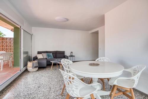 Photo de la galerie de l'établissement Albatros Apartament per 5 persones en ple centre amb gran terrassa i aparcament a 5 minuts de la Platja Gran, à Platja d'Aro