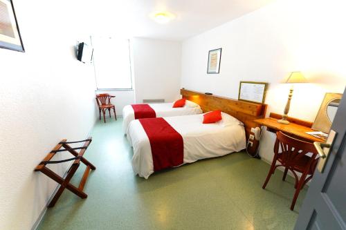 Gallery image of Logis Hôtel Le Relais Des Remparts in Allanche
