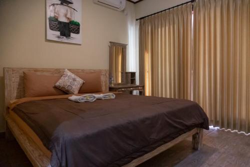 a bedroom with a large bed in a room at Ika Homestay in Canggu