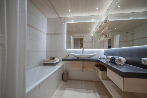 Koupelna v ubytování Arlsuites
