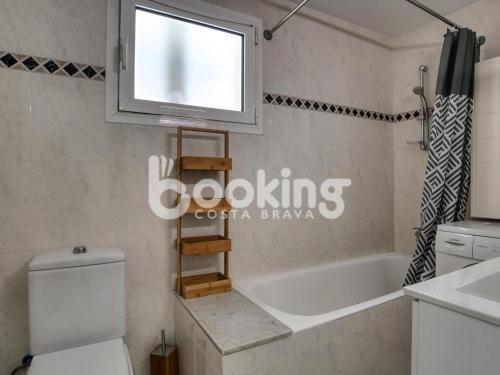 Koupelna v ubytování Begonias Apartament per 4 persones amb gran terrassa chill out a 10 minuts de la platja