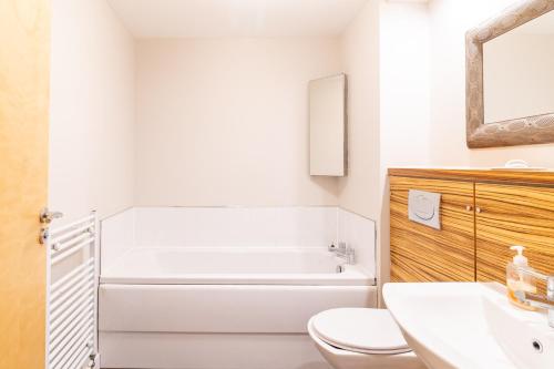 Vonios kambarys apgyvendinimo įstaigoje Luxury Riverview City Centre Apartment