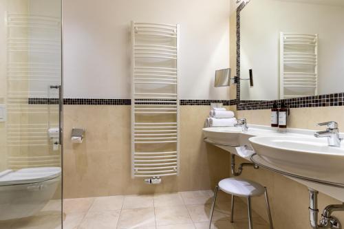 Uma casa de banho em Hotel Grünauerhof