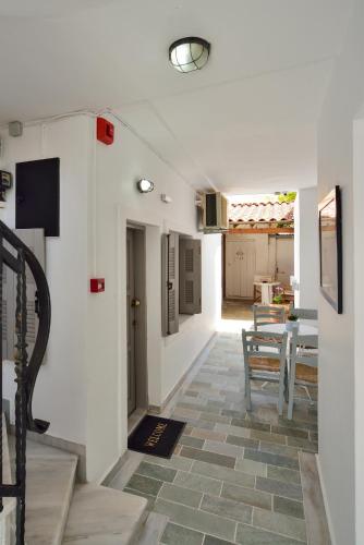 Urban Studios Manos