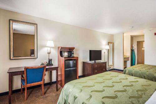 Ένα ή περισσότερα κρεβάτια σε δωμάτιο στο Quality Inn & Suites Eldridge Davenport North