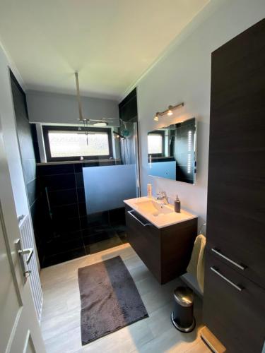 a bathroom with a sink and a mirror at B&B Fresco in Ypres