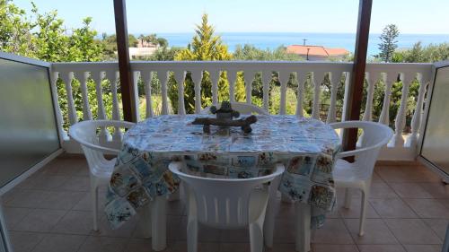 Gallery image of Patronis Studios in Amoudi