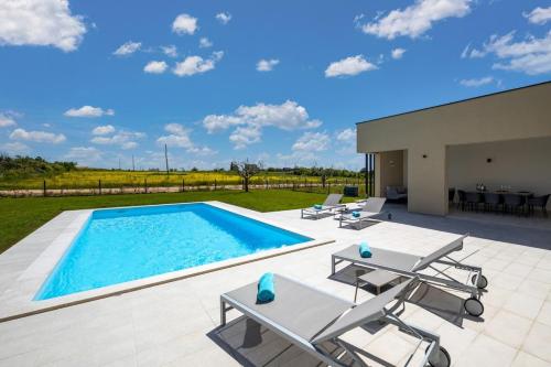 Villa Estate – Photos 2