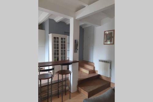Χώρος καθιστικού στο Charmant appartement vue sur la rivière.