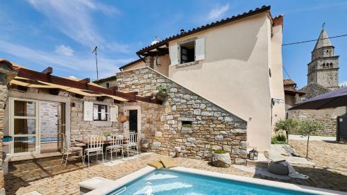 Πισίνα στο ή κοντά στο Rustic Villa Katarina by Villas Holiday