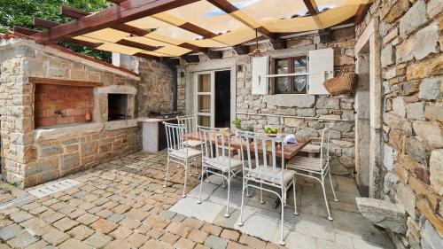 Αίθριο ή υπαίθριος χώρος στο Rustic Villa Katarina by Villas Holiday