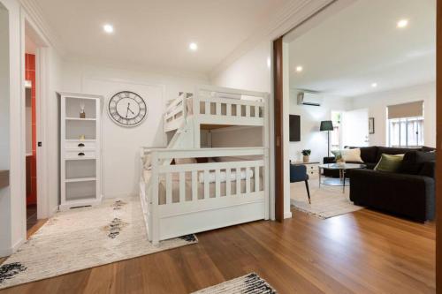 Gallery image of Maverick's Retreat Cromer Sydney's Northern Beaches in Collaroy