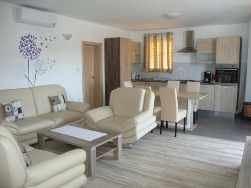 Apartment Cres 4496-1 – Photos 2