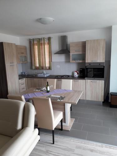 Apartment Cres 4496-1 – Photos 3
