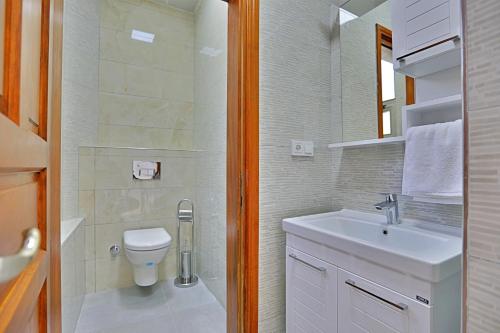 Ένα μπάνιο στο Villa Asya