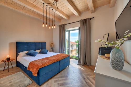 En eller flere senge i et værelse på Villa Vitassi