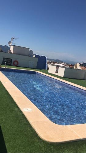 a large swimming pool on top of a building at BEACH & SUN MONCOFA in Moncófar