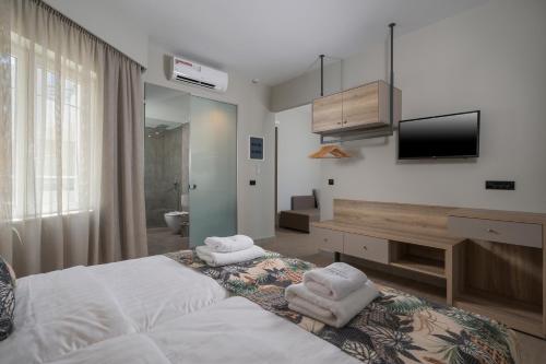 Posteľ alebo postele v izbe v ubytovaní Mare Blue Suites