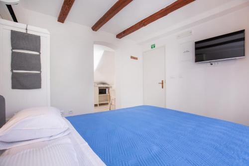 Studio Apartment Bell