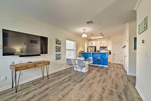 Dapur atau dapur kecil di Modern Island Condo with Pool Steps to the Beach!