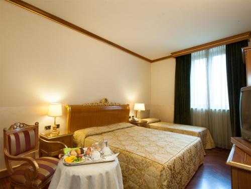 Hotel Marconi tesisinde bir odada yatak veya yataklar