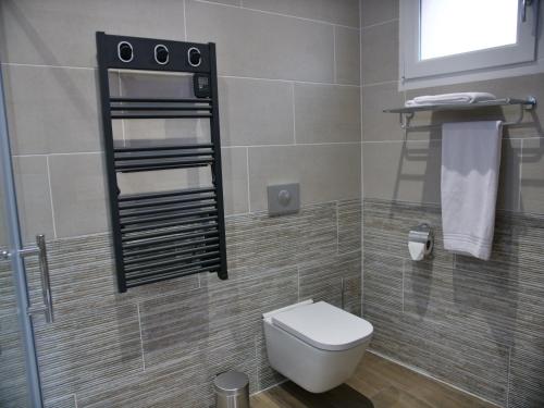 a bathroom with a toilet and a towel rack at Plage à 50m Appartement Rêves ensablés Villa Les Bains de Mers in Mers-les-Bains