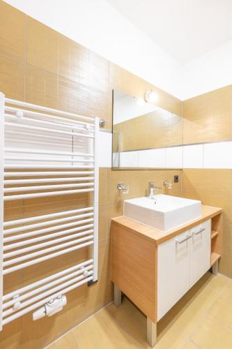 Bilik mandi di Praga Apartments & Restaurant Zell am See-Kaprun