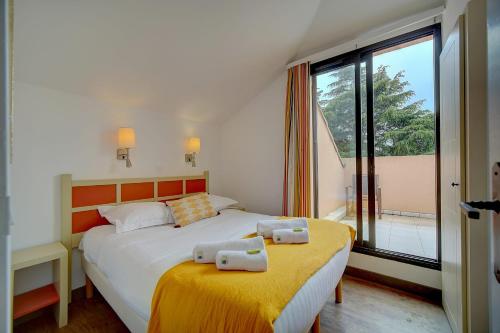 Upstays - 3 Rooms - Renovated - Pool - AC