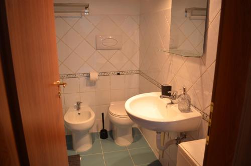 a small bathroom with a sink and a toilet at CasaIodice in Naples