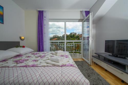 Ένα ή περισσότερα κρεβάτια σε δωμάτιο στο Apartments Mijo