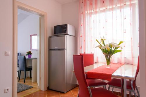 Η κουζίνα ή μικρή κουζίνα στο Apartments Mijo