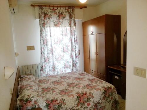 Giường trong phòng chung tại Hotel Vecchia Rimini