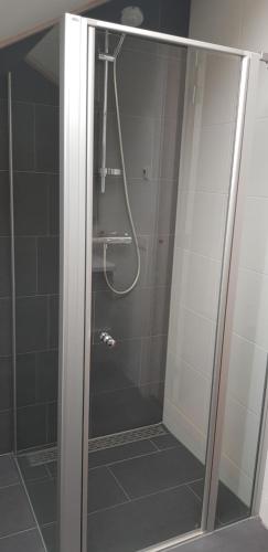 Ванна кімната в The Black House - Luxurious Holiday Villa Zeewolde