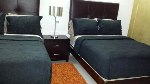 Postel nebo postele na pokoji v ubytování Premier Hotel Suites