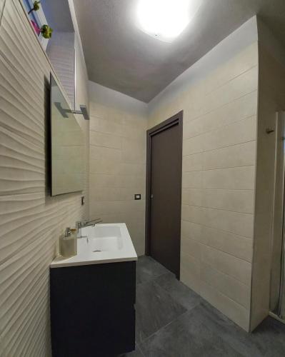 Ένα μπάνιο στο MiBu House