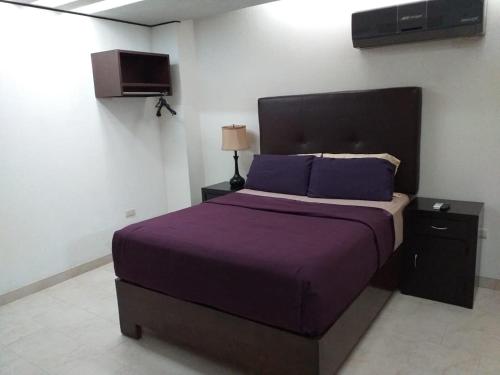 Posteľ alebo postele v izbe v ubytovaní Premier Hotel Suites