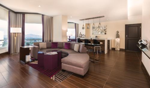 Harrah's Las Vegas Hotel & Casino Image