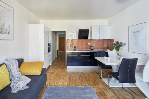 Kuchyň nebo kuchyňský kout v ubytování Modern Apartment in Vinohrady by Prague Days
